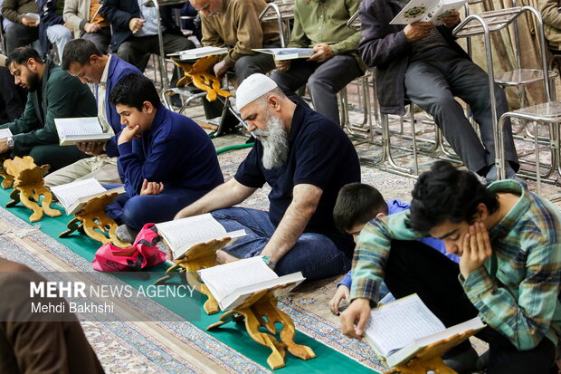 ترتیل خوانی قرآن در حرم حضرت معصومه(س)