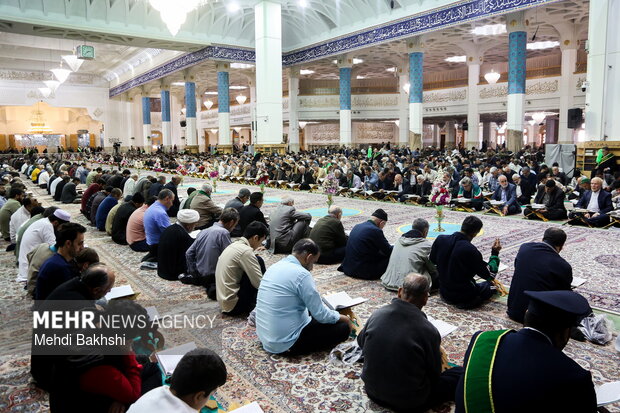 ترتیل خوانی قرآن در حرم حضرت معصومه(س)