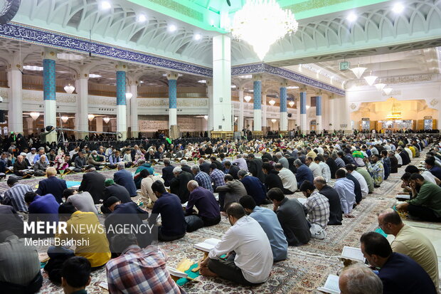 ترتیل خوانی قرآن در حرم حضرت معصومه(س)