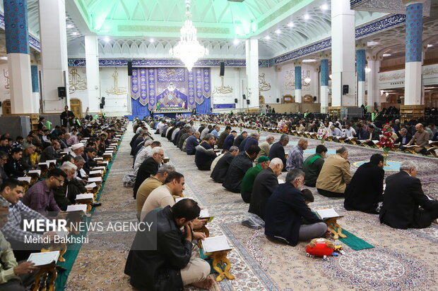 ترتیل خوانی قرآن در حرم حضرت معصومه(س)