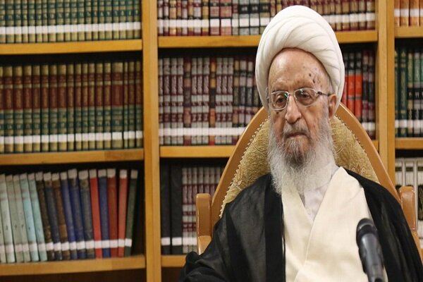 آية الله مكارم شيرازي: ينبغي توسيع التفاعلات الثقافية والدينية بين إيران والمسيحيين
