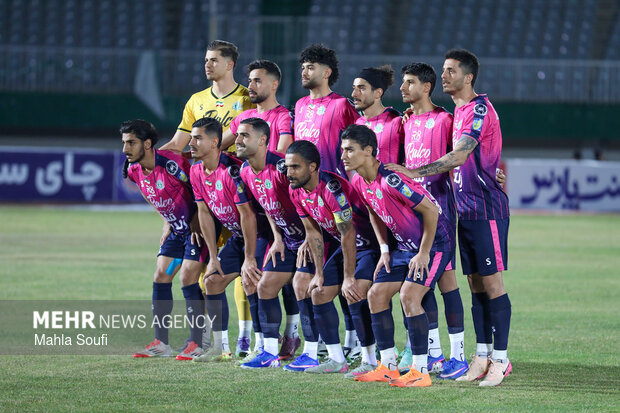 لیگ برتر فوتبال - آلومینیوم و پیکان