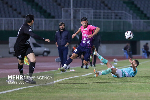 لیگ برتر فوتبال - آلومینیوم و پیکان