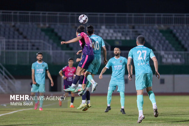 لیگ برتر فوتبال - آلومینیوم و پیکان