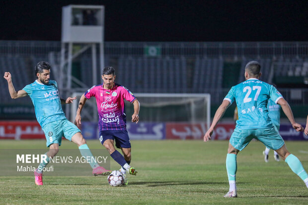 لیگ برتر فوتبال - آلومینیوم و پیکان