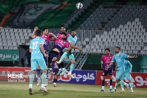 لیگ برتر فوتبال - آلومینیوم و پیکان