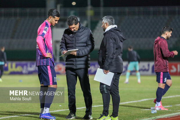 لیگ برتر فوتبال - آلومینیوم و پیکان