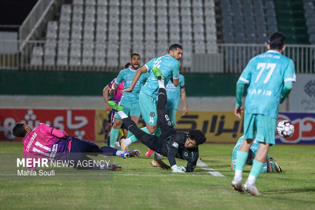 لیگ برتر فوتبال - آلومینیوم و پیکان