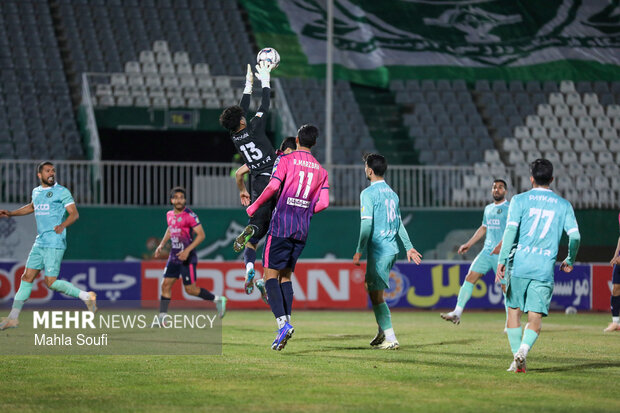 لیگ برتر فوتبال - آلومینیوم و پیکان