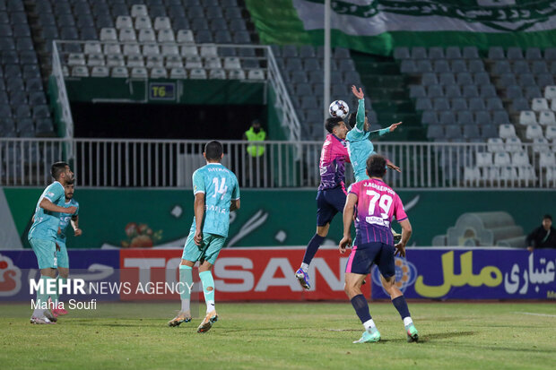 لیگ برتر فوتبال - آلومینیوم و پیکان