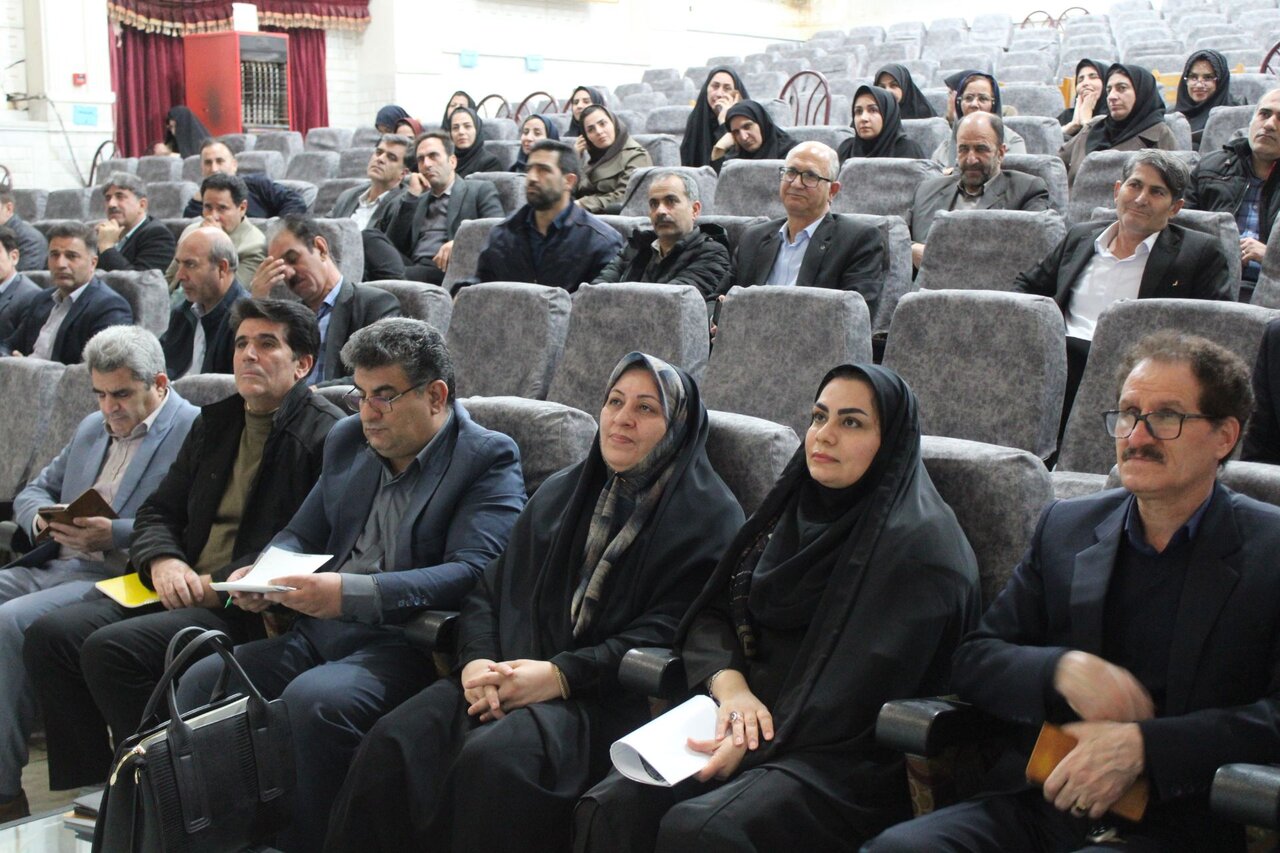 تأکید بر ارتقای کیفیت آموزشی در نشست مدیران مدارس شبانه‌روزی لرستان