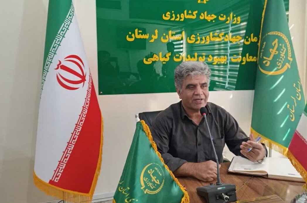 توسعه باغات شیبدار در لرستان با کاشت بادام و زیتون