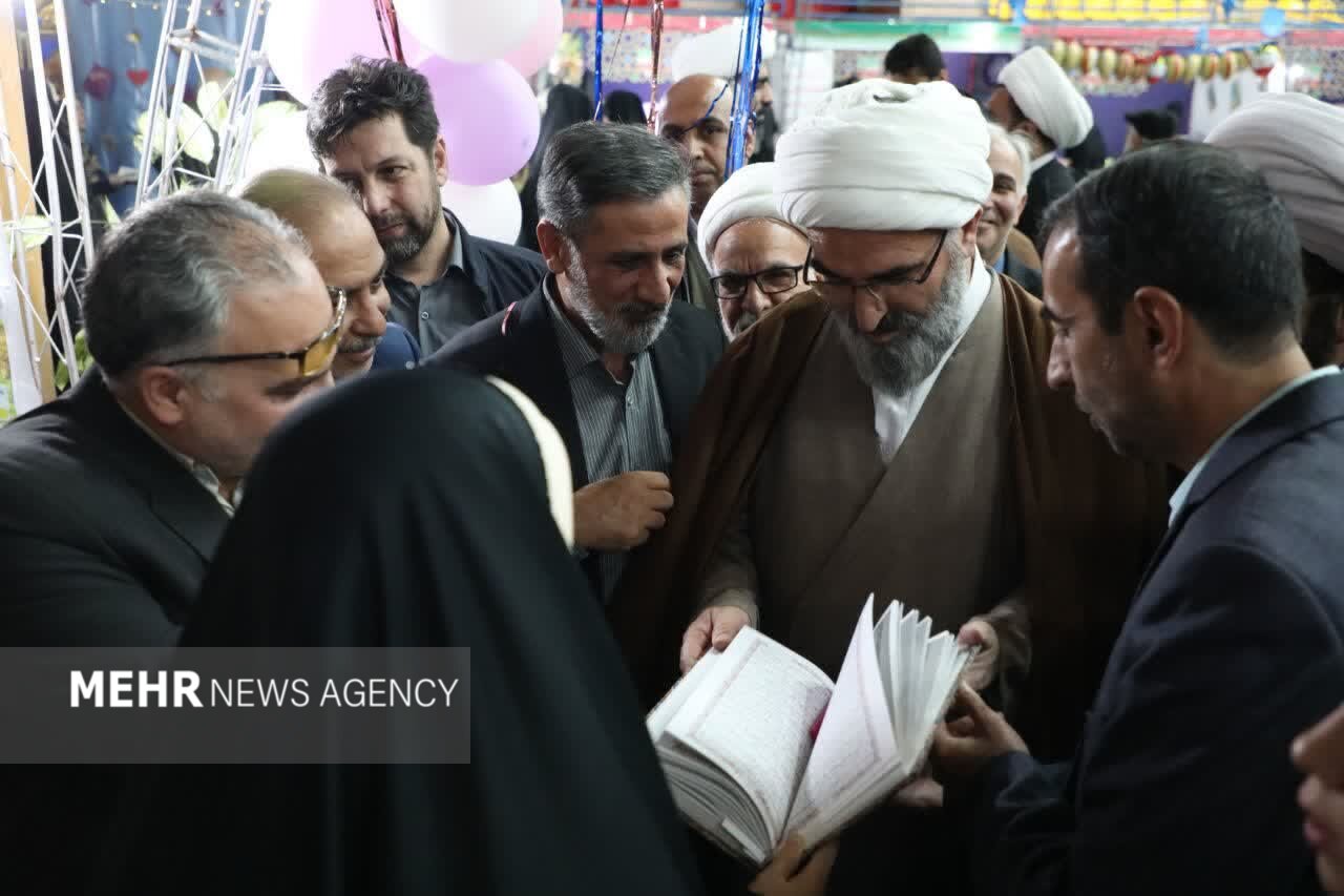 امام جمعه سمنان: «انگیزه‌بخشی» کلید ترویج کتابخوانی در نسل جوان است