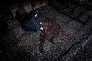 روایت تصویری ایثار در عکس «مسجد سوخته»؛ ردِ فداکاری بر فرش ماندگار شد!