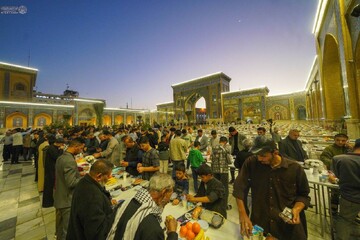 ضیافت هزاران نفره افطار در حرم امیرالمومنین (ع)+ تصاویر