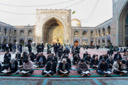 İmam Rıza Türbesi'nde Kur'an-ı Kerim tilaveti