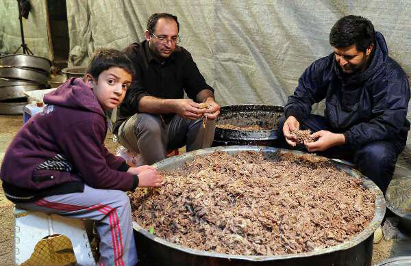 غذای آیینی ماه رمضان؛ چرا آش سبزی انتخاب اول شیرازی‌هاست؟