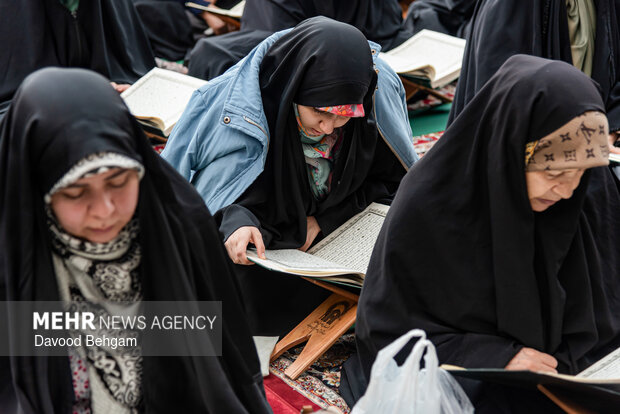 ترتیل‌خوانی قرآن کریم در حرم مطهر امام رضا(ع)