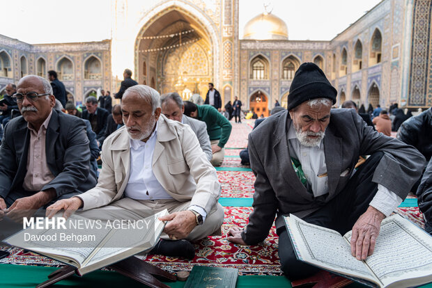 ترتیل‌خوانی قرآن کریم در حرم مطهر امام رضا(ع)