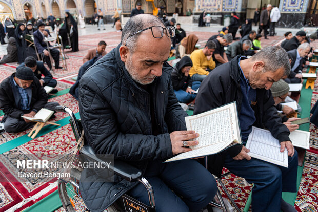 ترتیل‌خوانی قرآن کریم در حرم مطهر امام رضا(ع)