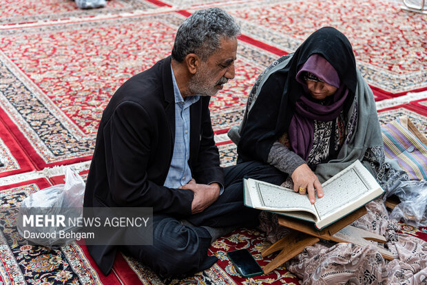 ترتیل‌خوانی قرآن کریم در حرم مطهر امام رضا(ع)