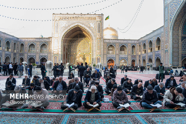 ترتیل‌خوانی قرآن کریم در حرم مطهر امام رضا(ع)