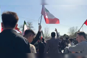 شعار دانشجویان دانشگاه فردوسی مشهد به رفتارهای ساختارشکنانه