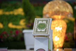 اهدای قرآن به مساجد سوخته در نمایشگاه قرآن