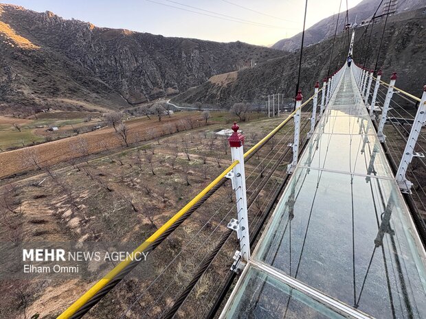 پل شیشه ای نگل