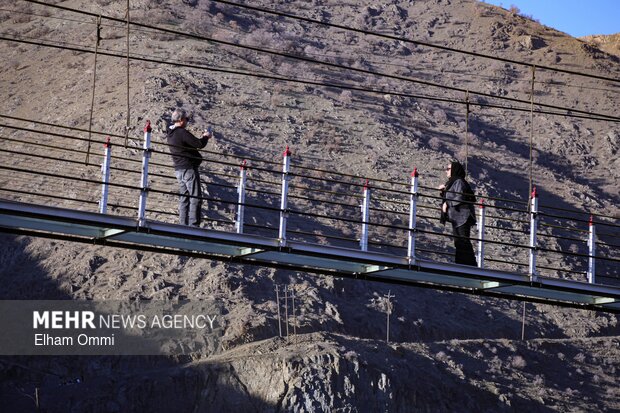 پل شیشه ای نگل