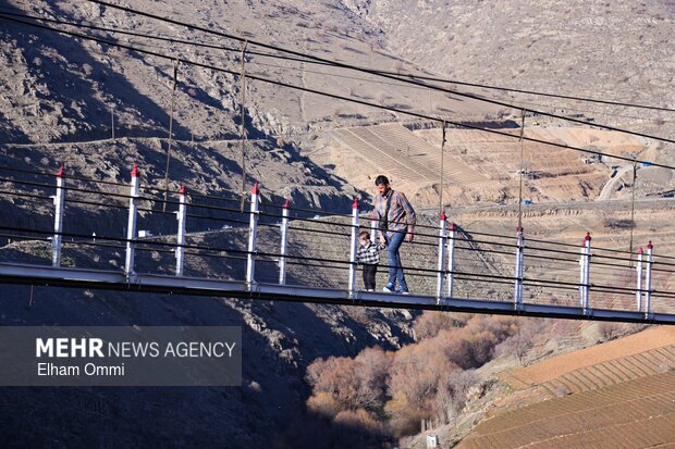 پل شیشه ای نگل