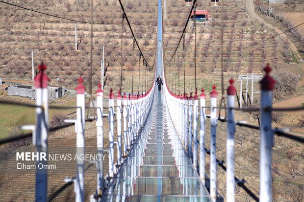 پل شیشه ای نگل