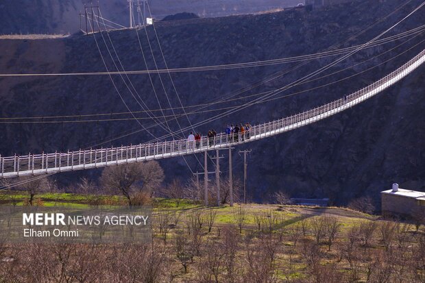 پل شیشه ای نگل