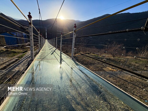 پل شیشه ای نگل