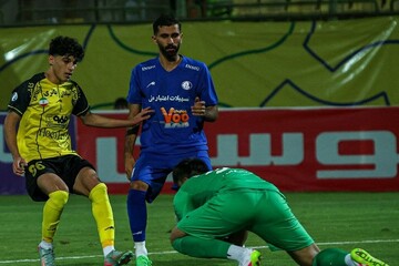 آزمون حساس سپاهان برابر استقلال/ صدر در دسترس، نیمکت زیر ذره‌بین