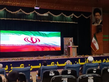 امام جمعه ایلام: اجازه ندهیم ذهن جوان به تصرف دشمن درآید