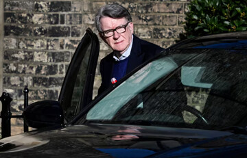 سفیر پیشین انگلیس در آمریکا بازداشت شد