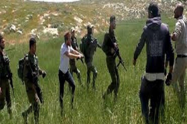 VIDEO: Armed Israeli settlers attack Palestinian farmers