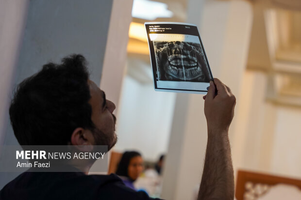 خدمت‌رسانی گروه جهادی دندانپزشکی در حرم مطهر شاهچراغ (ع)