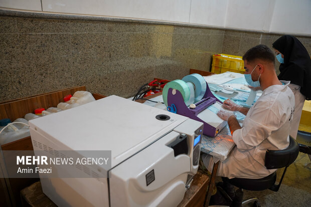 خدمت‌رسانی گروه جهادی دندانپزشکی در حرم مطهر شاهچراغ (ع)