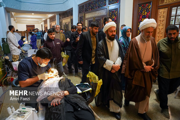 خدمت‌رسانی گروه جهادی دندانپزشکی در حرم مطهر شاهچراغ (ع)