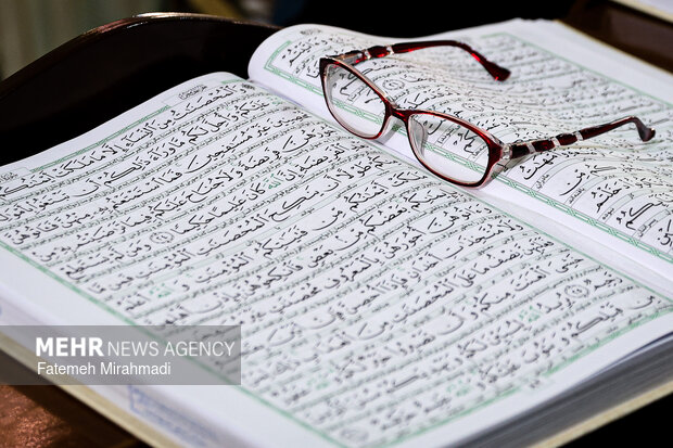 جزء خوانی قرآن کریم در حرم مطهر حضرت عبدالعظیم حسنی (ع)