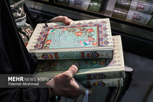 جزء خوانی قرآن کریم در حرم مطهر حضرت عبدالعظیم حسنی (ع)