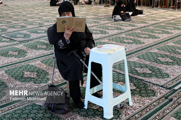 جزء خوانی قرآن کریم در حرم مطهر حضرت عبدالعظیم حسنی (ع)
