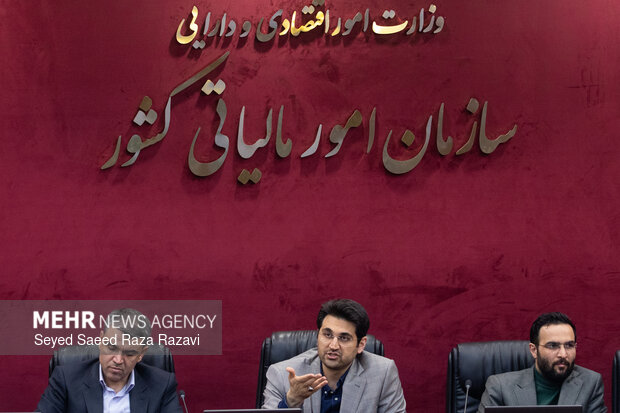 نشست صمیمی رئیس کل سازمان امور مالیاتی با خبرنگاران