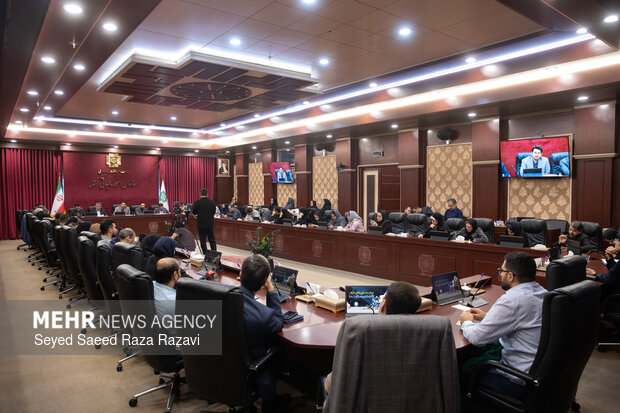 نشست صمیمی رئیس کل سازمان امور مالیاتی با خبرنگاران