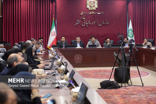 نشست صمیمی رئیس کل سازمان امور مالیاتی با خبرنگاران