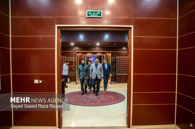 نشست صمیمی رئیس کل سازمان امور مالیاتی با خبرنگاران