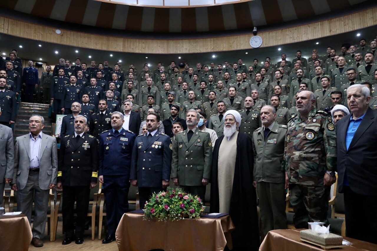 برگزاری آیین دانشآموختگی دانشجویان مدیریت دفاعی دافوس ارتش برگزاری آیین دانشآموختگی دانشجویان مدیریت دفاعی دافوس ارتش