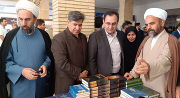 نمایشگاه علوم قرآنی و عترت در ایلام گشایش یافت